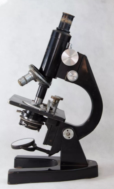 实验室仪器校准中显微镜的检测