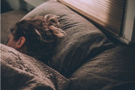 周末多睡2小时，抑郁风险降低48%？