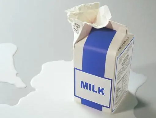 每天喝一杯牛奶，对高血脂有什么影响？血脂高的人，不妨收藏！
